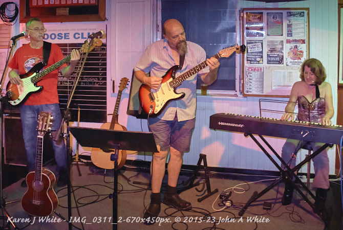 Karen J White, Larry & Craig - Musos Clun, Port Douglas Image